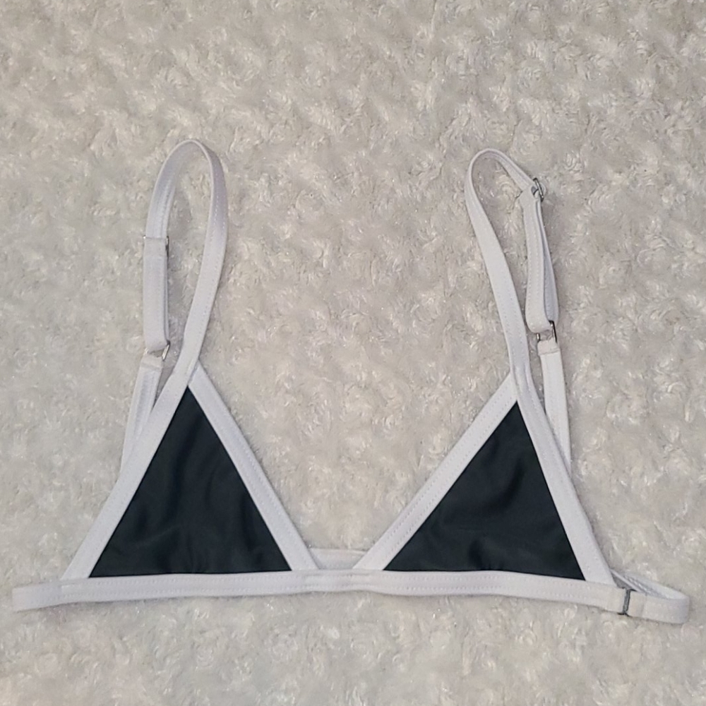 ⭕️5/$25⭕️ Lychee Swimwear Triangle Bikini Top 👙